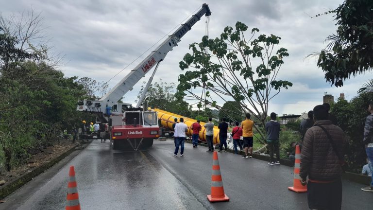 Aparatoso accidente de carrotanque en  vía del Putumayo no dejó víctimas